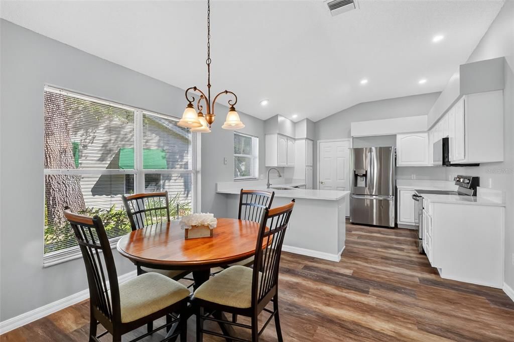 待售: $369,000 (2 贝兹, 2 浴室, 1832 平方英尺)