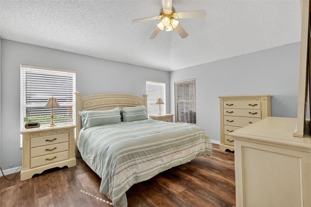 待售: $369,000 (2 贝兹, 2 浴室, 1832 平方英尺)