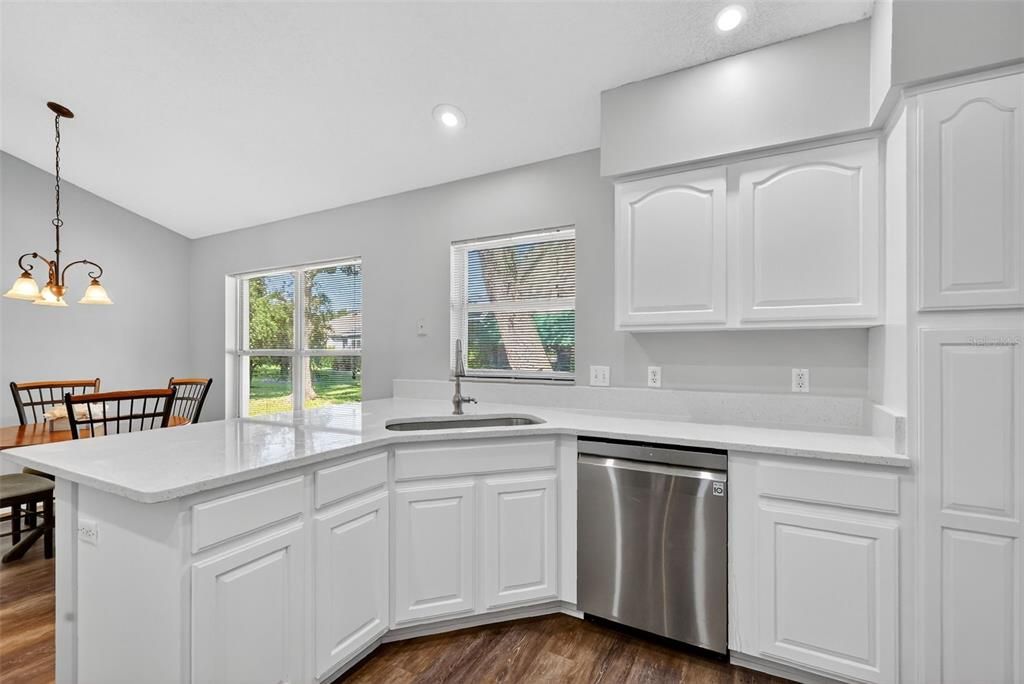 待售: $369,000 (2 贝兹, 2 浴室, 1832 平方英尺)