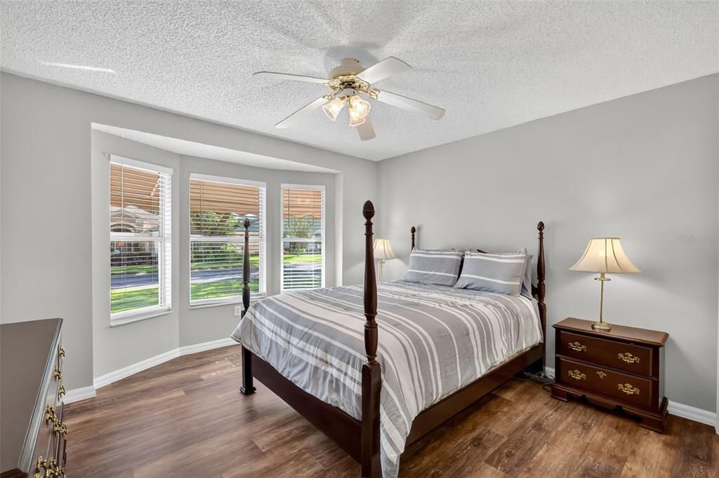 待售: $369,000 (2 贝兹, 2 浴室, 1832 平方英尺)