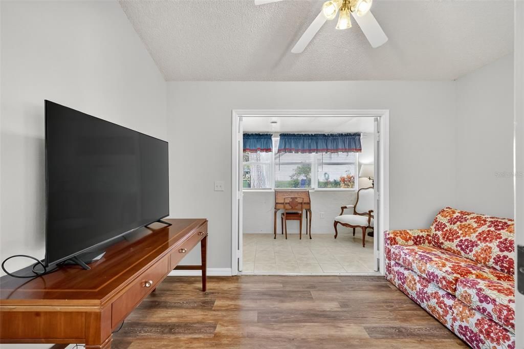 待售: $369,000 (2 贝兹, 2 浴室, 1832 平方英尺)