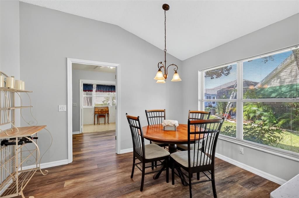 待售: $369,000 (2 贝兹, 2 浴室, 1832 平方英尺)