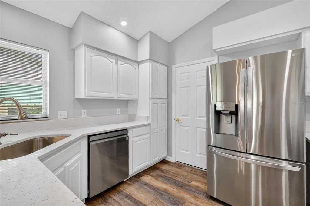 待售: $369,000 (2 贝兹, 2 浴室, 1832 平方英尺)