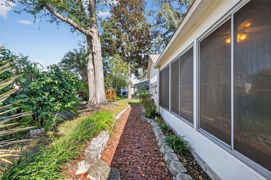 待售: $369,000 (2 贝兹, 2 浴室, 1832 平方英尺)