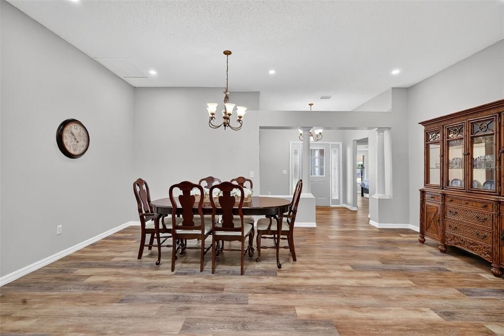 待售: $369,000 (2 贝兹, 2 浴室, 1832 平方英尺)