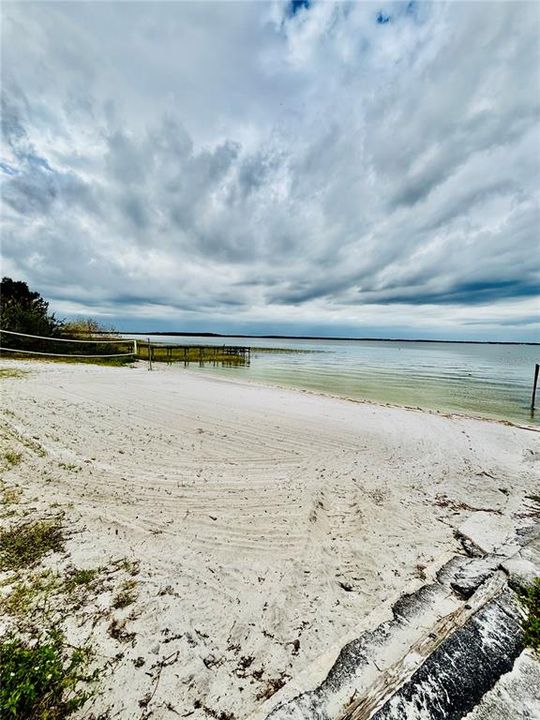 合同活跃: $335,000 (2 贝兹, 1 浴室, 960 平方英尺)