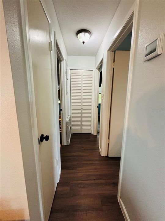 合同活跃: $335,000 (2 贝兹, 1 浴室, 960 平方英尺)