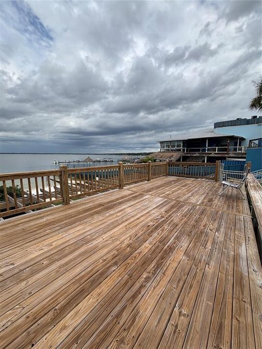 合同活跃: $335,000 (2 贝兹, 1 浴室, 960 平方英尺)