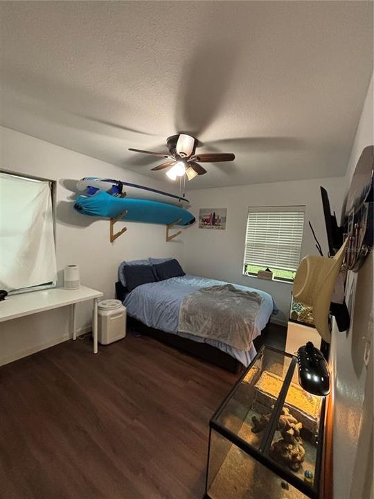 合同活跃: $335,000 (2 贝兹, 1 浴室, 960 平方英尺)