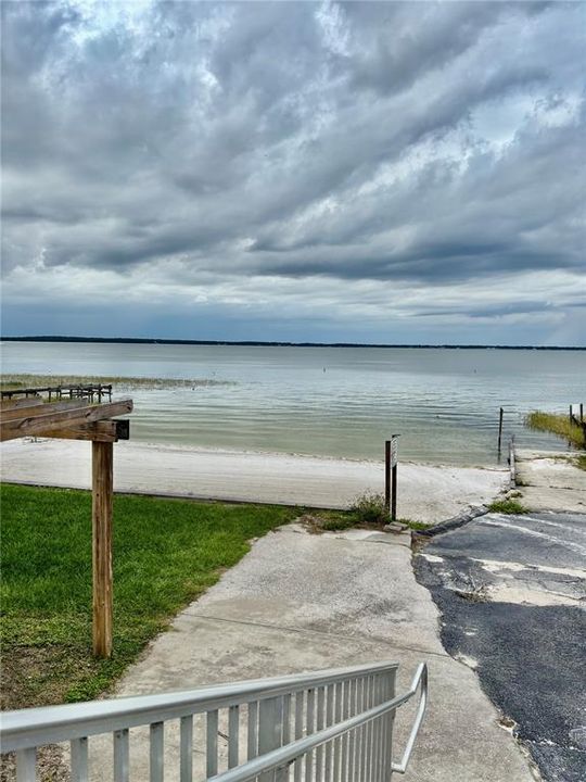 合同活跃: $335,000 (2 贝兹, 1 浴室, 960 平方英尺)