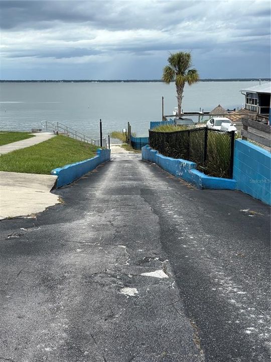 合同活跃: $335,000 (2 贝兹, 1 浴室, 960 平方英尺)