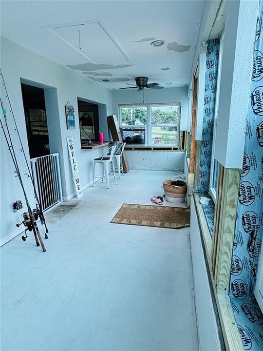 合同活跃: $335,000 (2 贝兹, 1 浴室, 960 平方英尺)