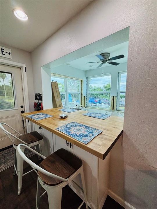 合同活跃: $335,000 (2 贝兹, 1 浴室, 960 平方英尺)