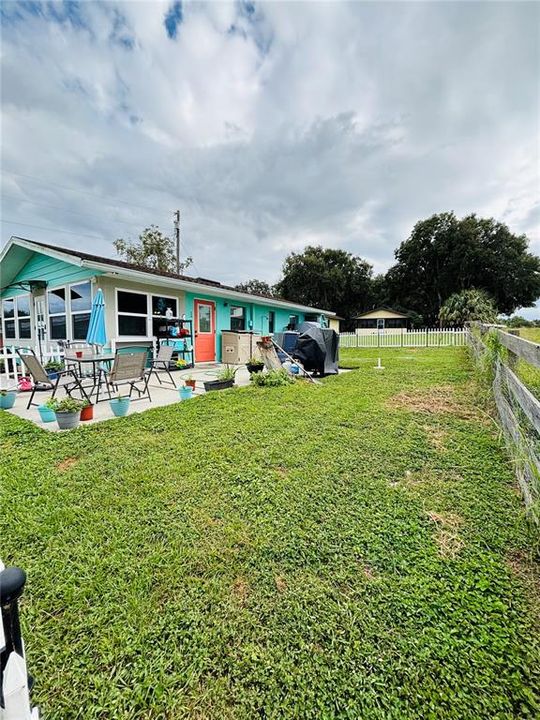 合同活跃: $335,000 (2 贝兹, 1 浴室, 960 平方英尺)