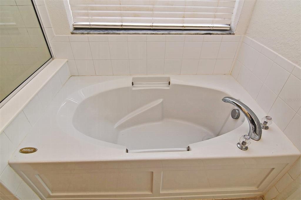 For Sale: $640,000 (4 beds, 3 baths, 2551 Square Feet)