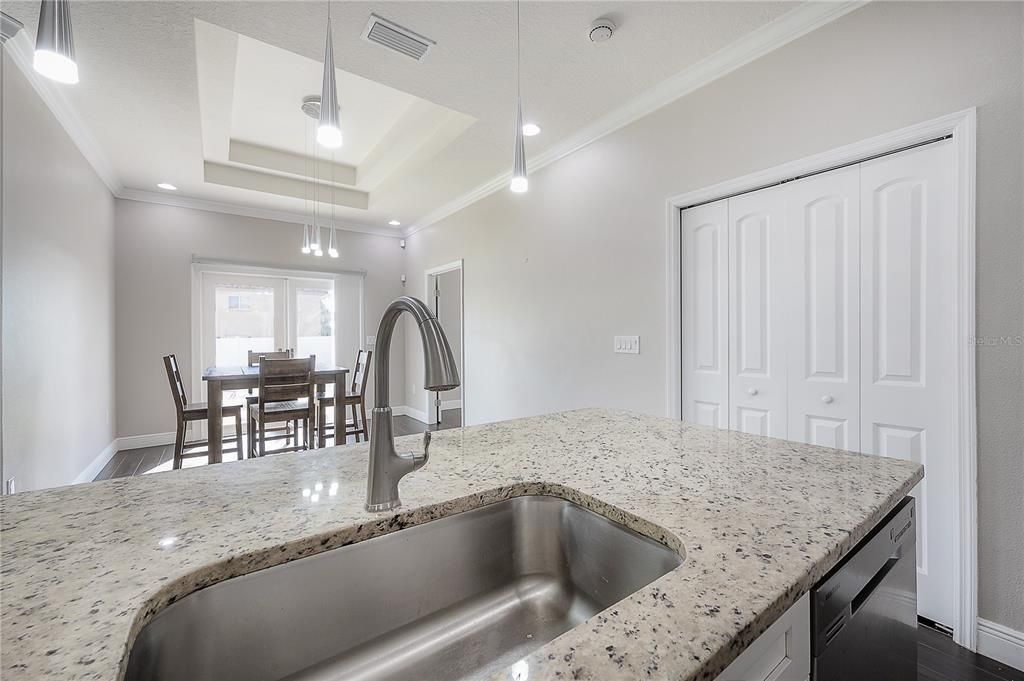 出租: $3,300 (3 贝兹, 2 浴室, 1722 平方英尺)