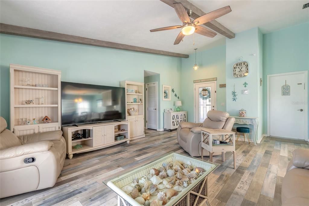 En Venta: $484,900 (3 camas, 2 baños, 1446 Pies cuadrados)