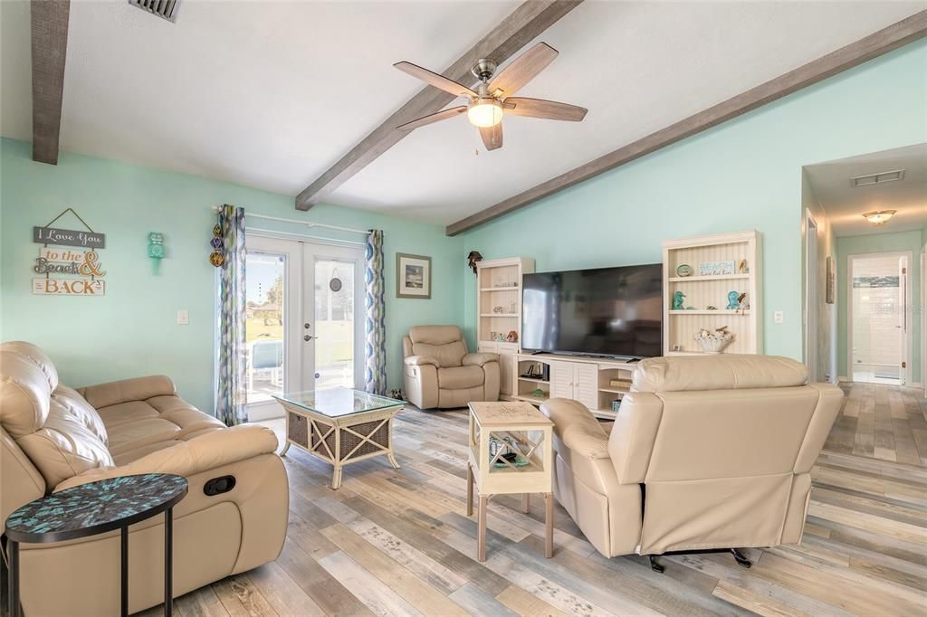 En Venta: $484,900 (3 camas, 2 baños, 1446 Pies cuadrados)