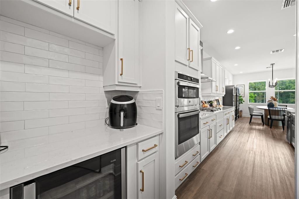 For Sale: $709,000 (4 beds, 4 baths, 3113 Square Feet)