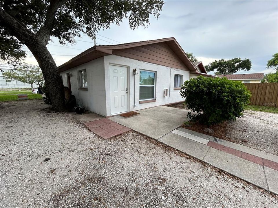 For Rent: $1,695 (2 beds, 1 baths, 750 Square Feet)