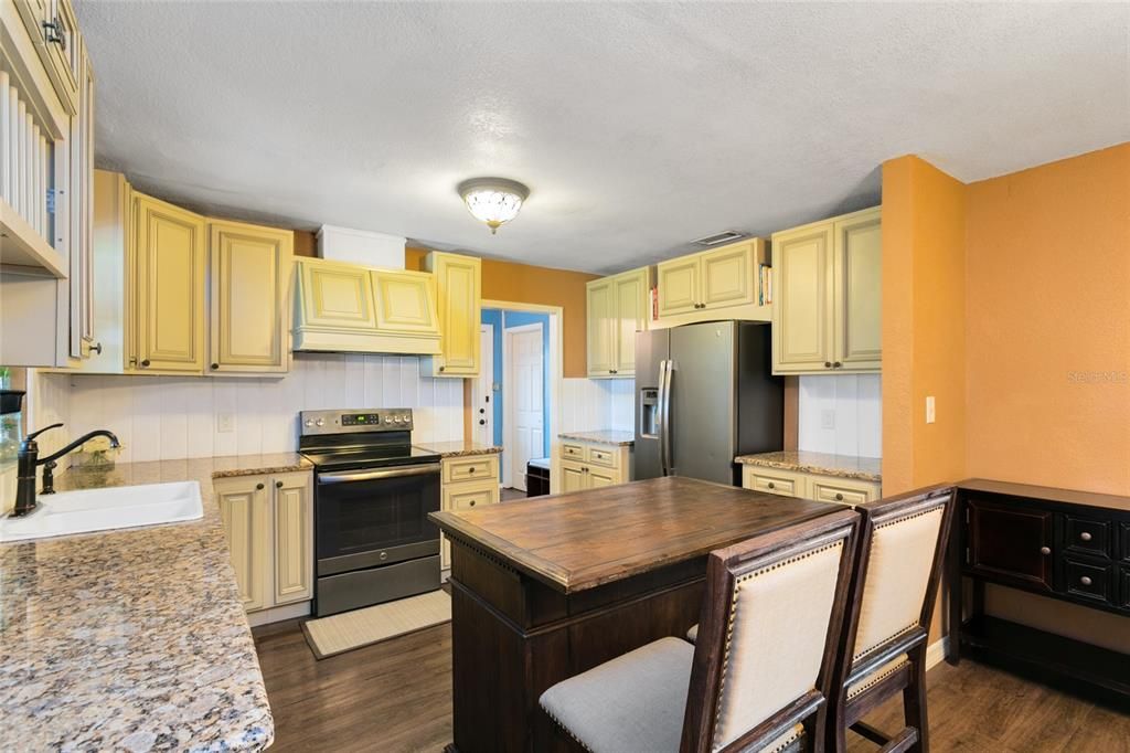 For Sale: $430,000 (3 beds, 3 baths, 2056 Square Feet)