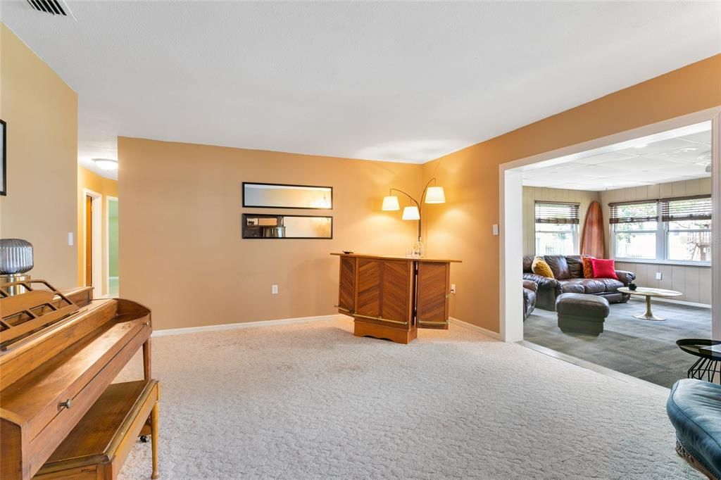 For Sale: $430,000 (3 beds, 3 baths, 2056 Square Feet)