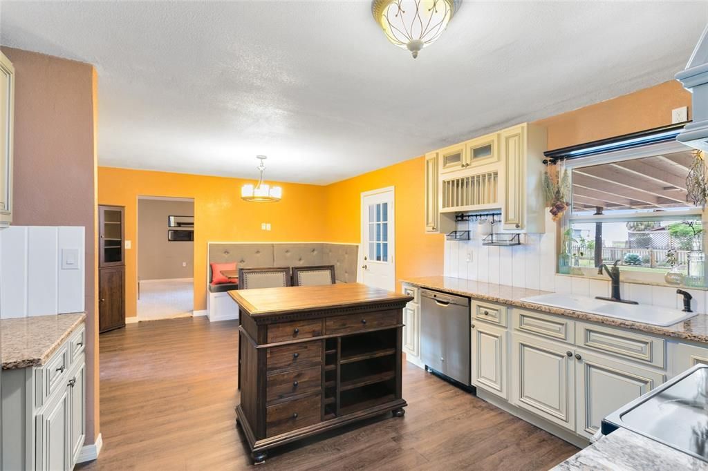 For Sale: $430,000 (3 beds, 3 baths, 2056 Square Feet)