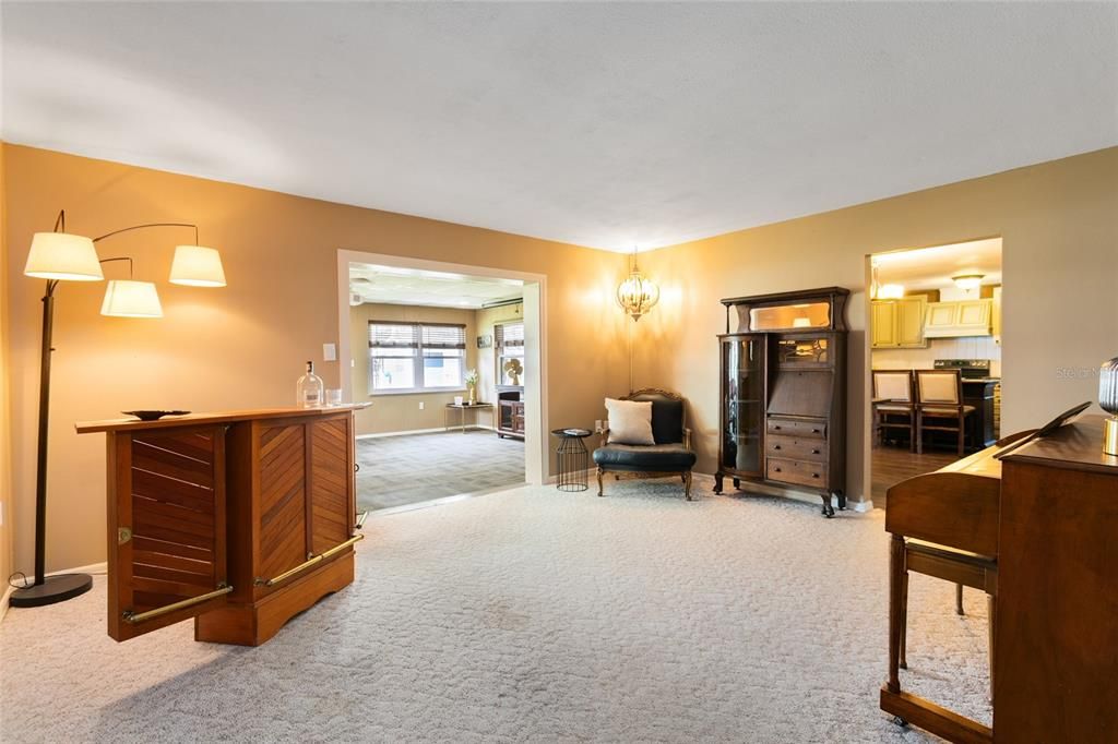 For Sale: $430,000 (3 beds, 3 baths, 2056 Square Feet)