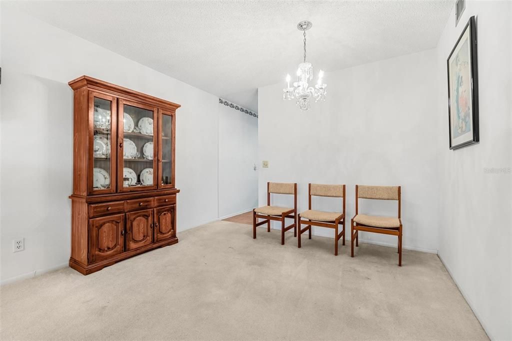 For Sale: $109,900 (2 beds, 1 baths, 1100 Square Feet)