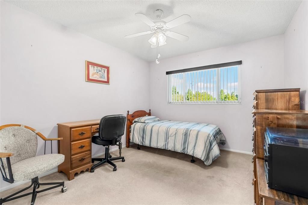 For Sale: $109,900 (2 beds, 1 baths, 1100 Square Feet)