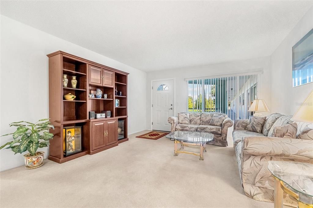 For Sale: $109,900 (2 beds, 1 baths, 1100 Square Feet)