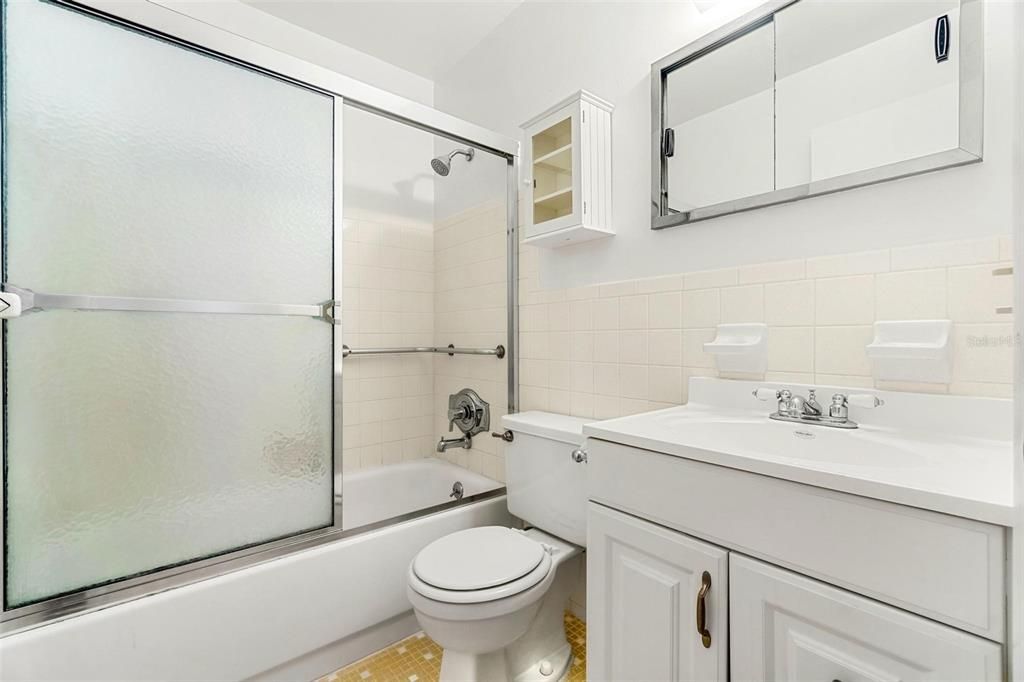 For Sale: $109,900 (2 beds, 1 baths, 1100 Square Feet)