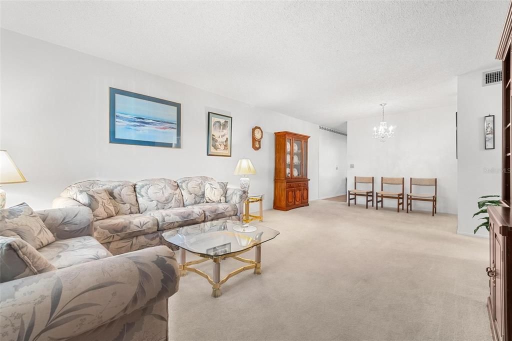 For Sale: $109,900 (2 beds, 1 baths, 1100 Square Feet)