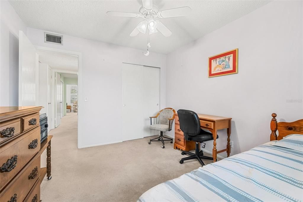 For Sale: $109,900 (2 beds, 1 baths, 1100 Square Feet)