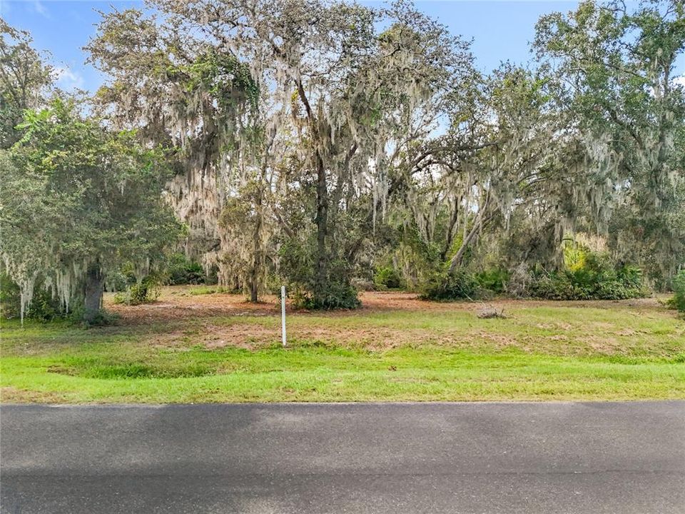 待售: $170,000 (2.62 acres)