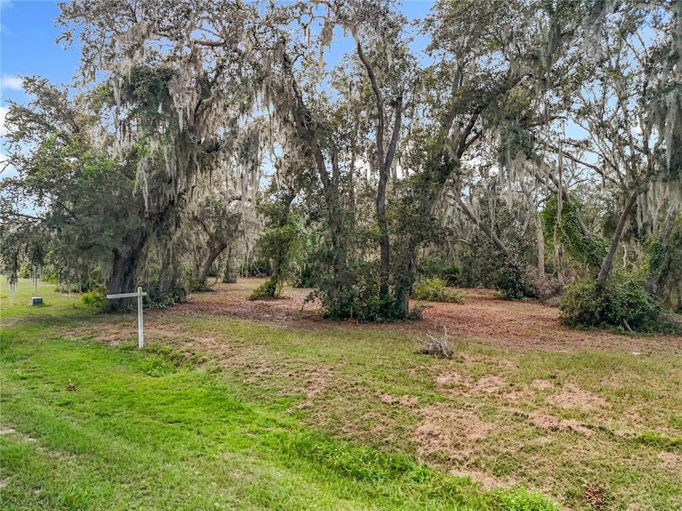 待售: $170,000 (2.62 acres)