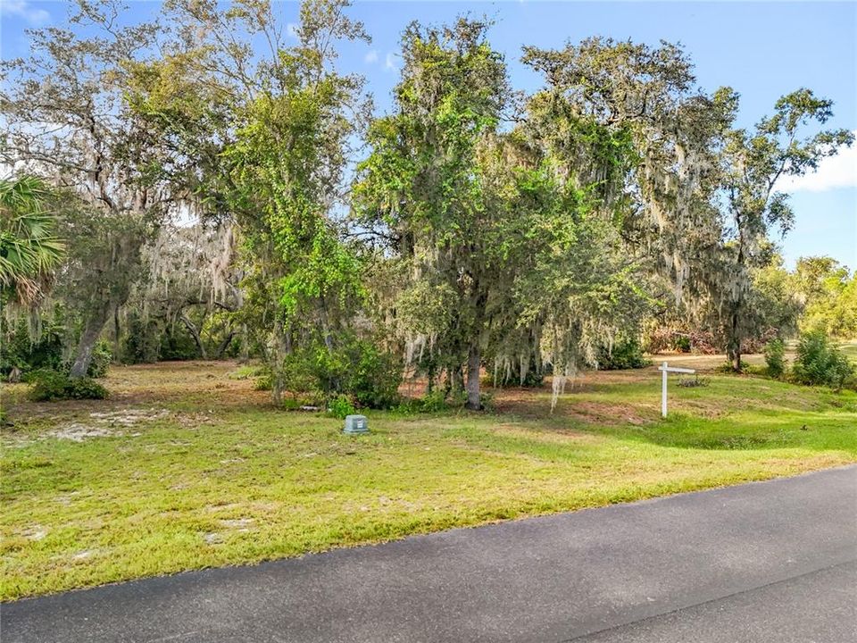 待售: $170,000 (2.62 acres)