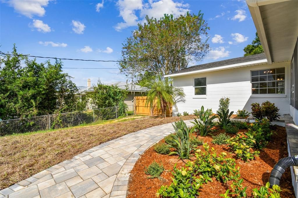 Под контрактом: $395,000 (3 спален, 2 ванн, 1752 Квадратных фут)