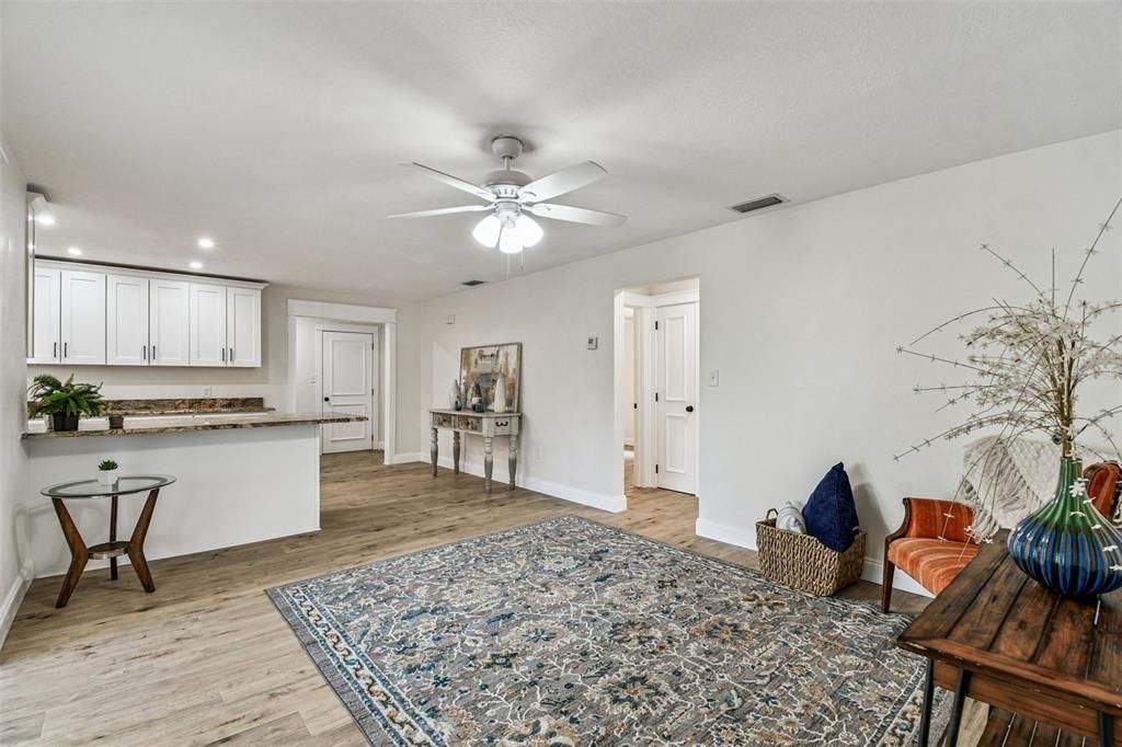 Под контрактом: $395,000 (3 спален, 2 ванн, 1752 Квадратных фут)