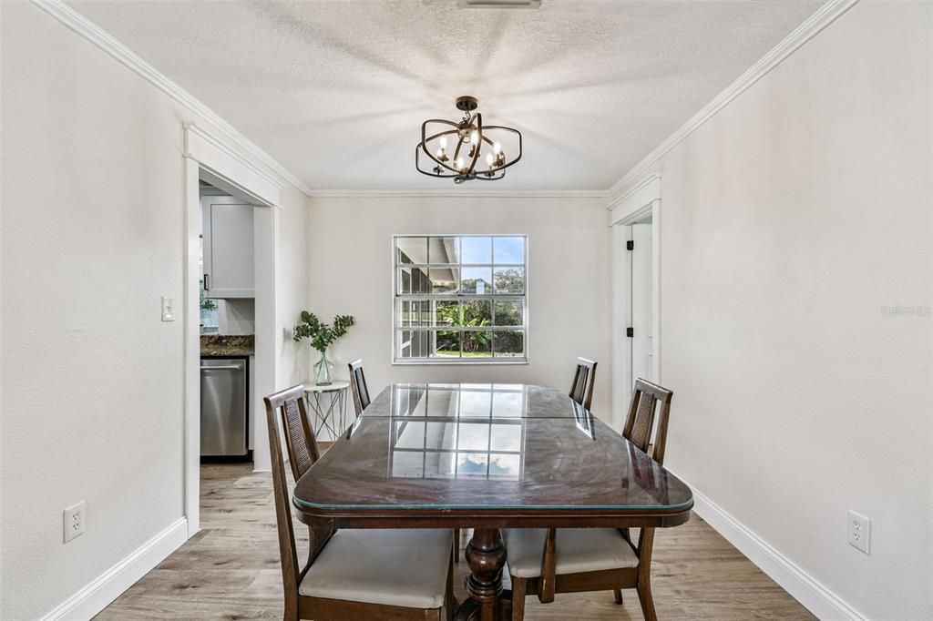 Под контрактом: $395,000 (3 спален, 2 ванн, 1752 Квадратных фут)