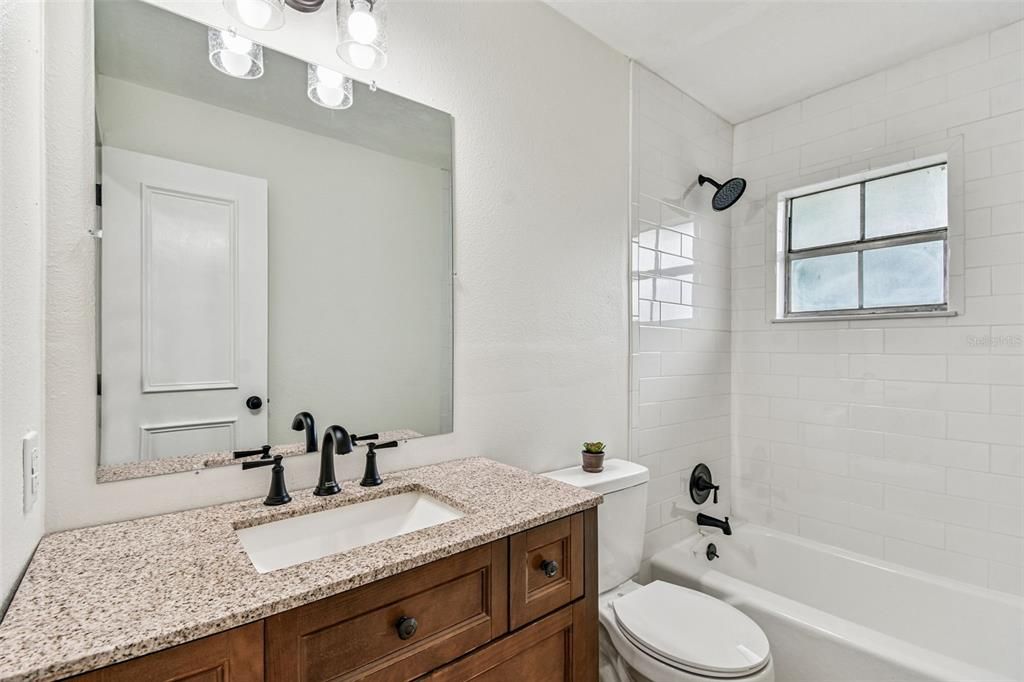 Под контрактом: $395,000 (3 спален, 2 ванн, 1752 Квадратных фут)