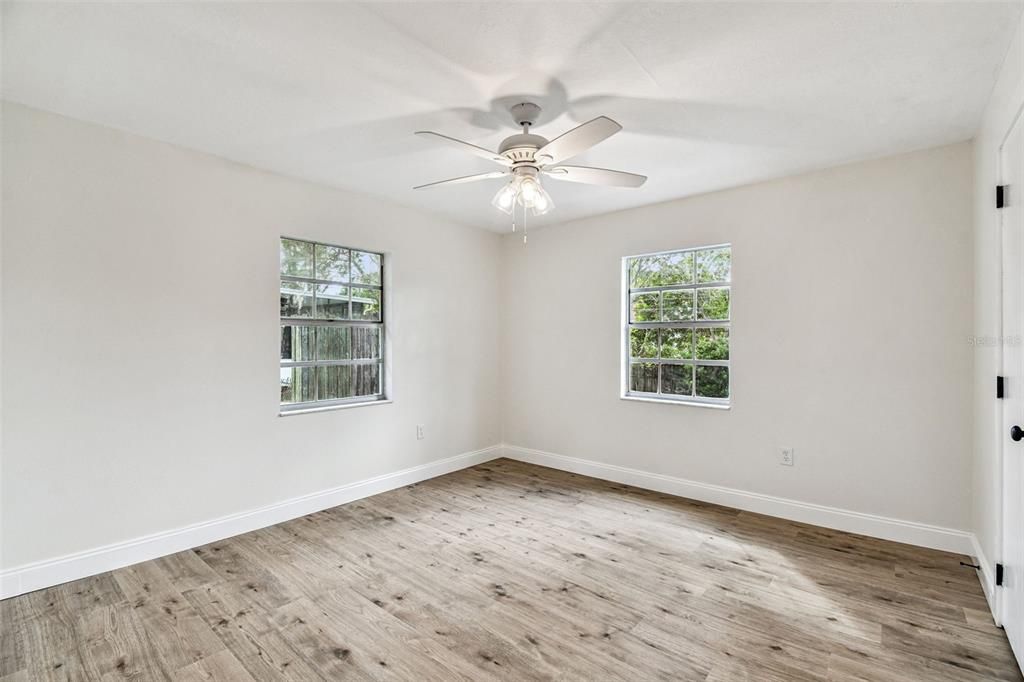 Под контрактом: $395,000 (3 спален, 2 ванн, 1752 Квадратных фут)