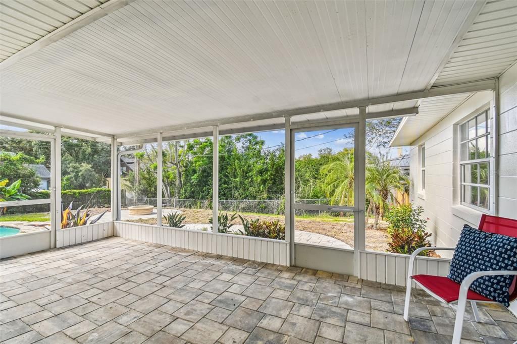 Под контрактом: $395,000 (3 спален, 2 ванн, 1752 Квадратных фут)