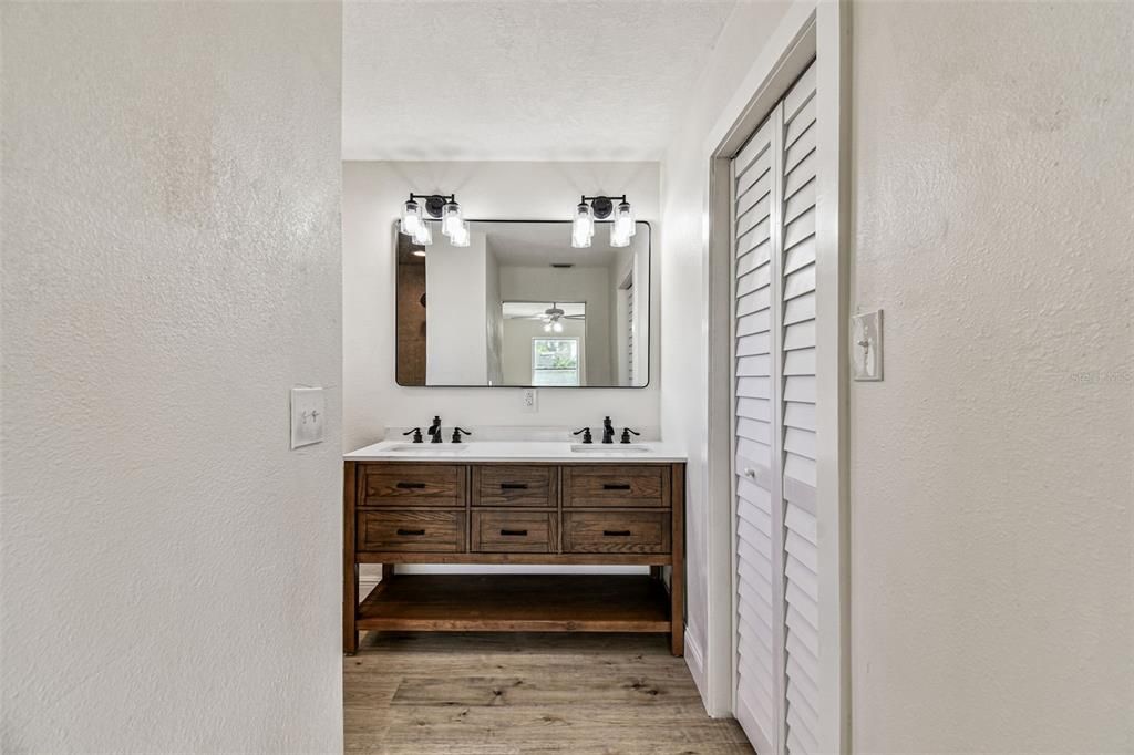 Под контрактом: $395,000 (3 спален, 2 ванн, 1752 Квадратных фут)