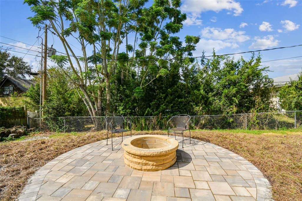 Под контрактом: $395,000 (3 спален, 2 ванн, 1752 Квадратных фут)