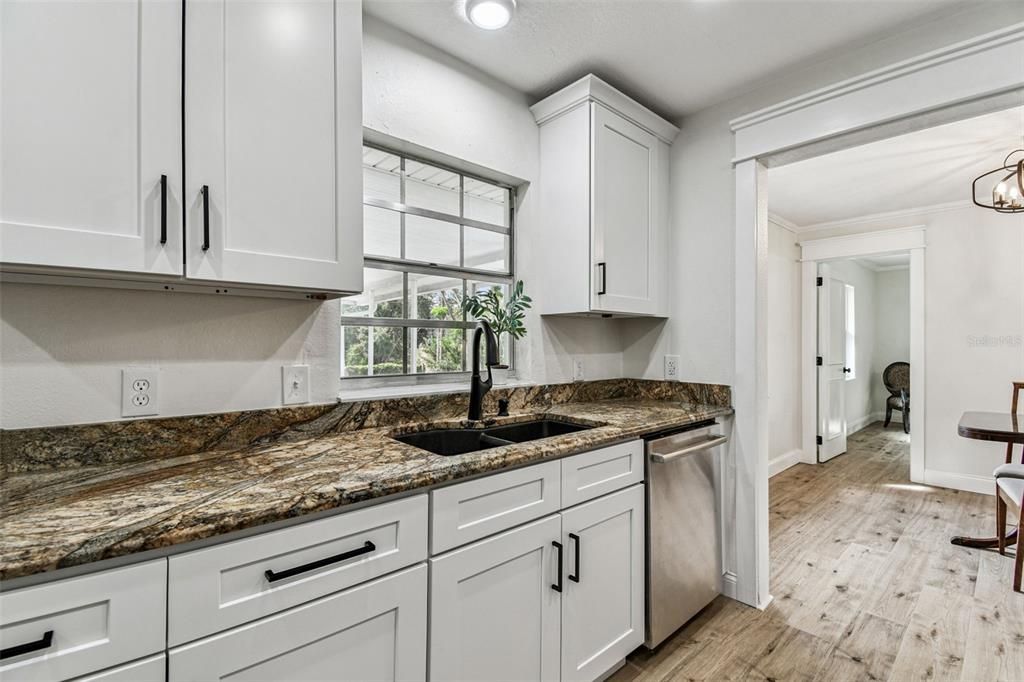 Под контрактом: $395,000 (3 спален, 2 ванн, 1752 Квадратных фут)