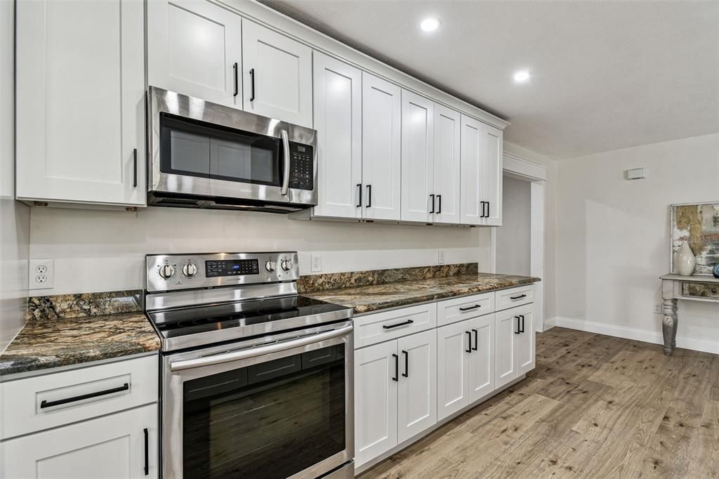 Под контрактом: $395,000 (3 спален, 2 ванн, 1752 Квадратных фут)