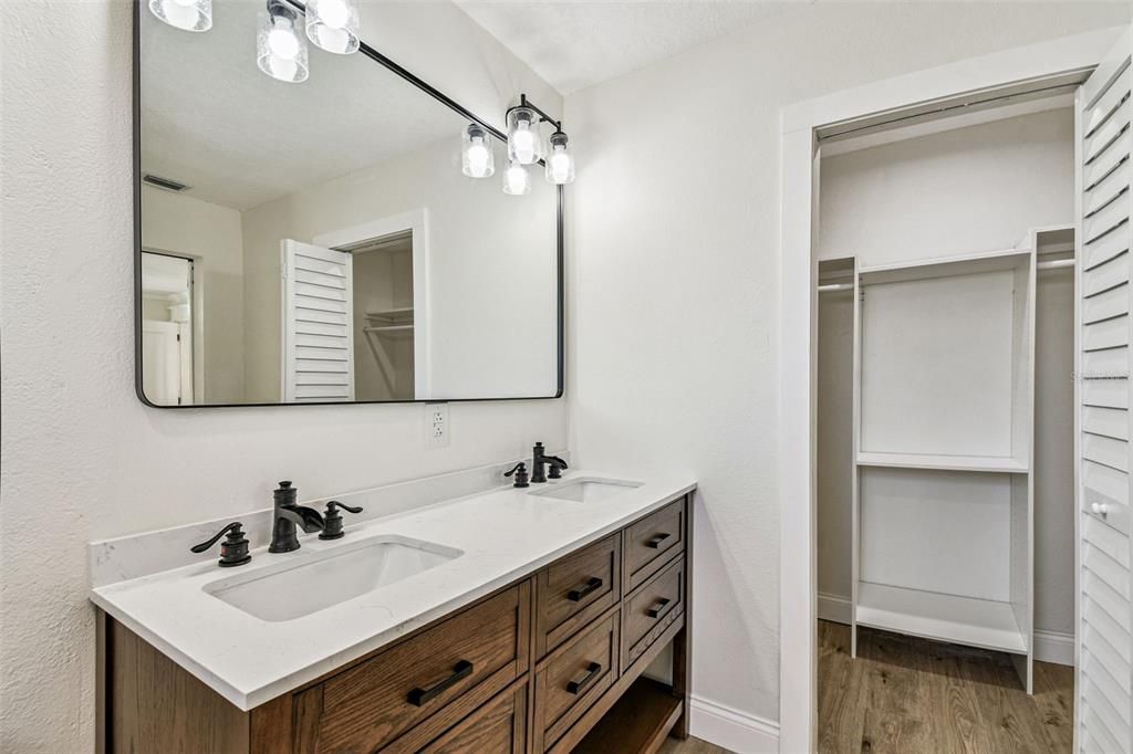 Под контрактом: $395,000 (3 спален, 2 ванн, 1752 Квадратных фут)