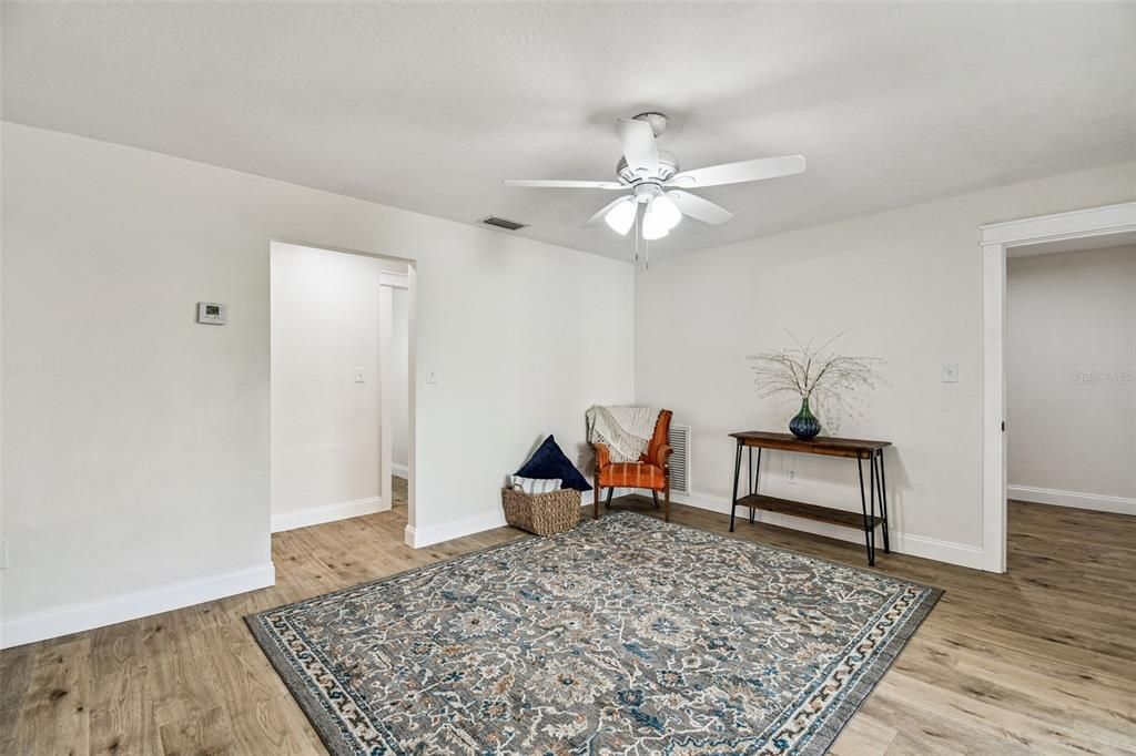 Под контрактом: $395,000 (3 спален, 2 ванн, 1752 Квадратных фут)