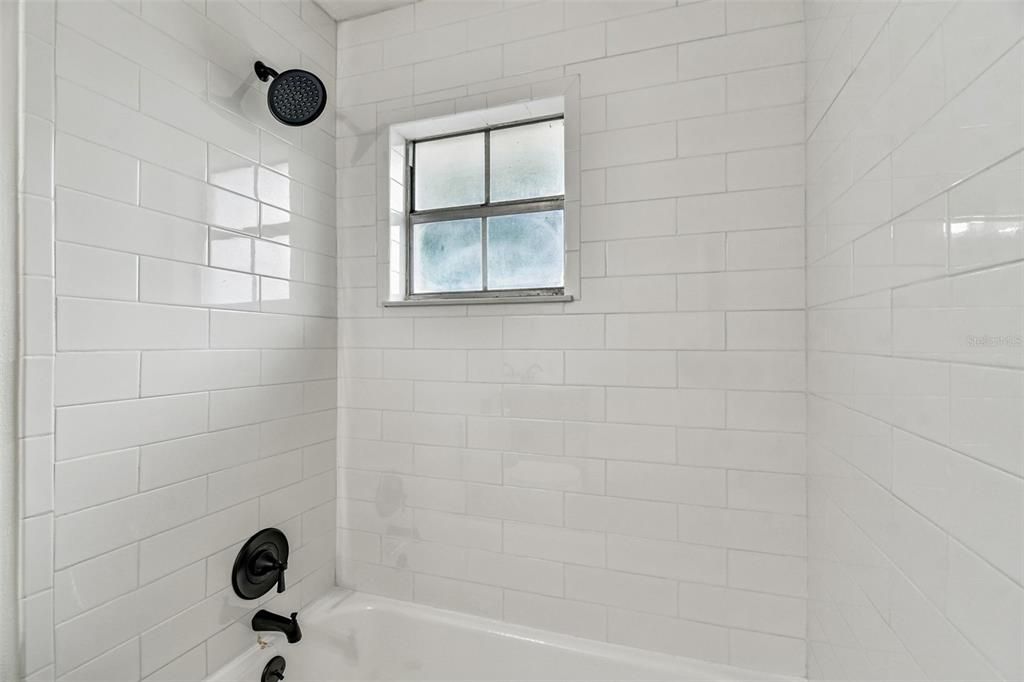 Под контрактом: $395,000 (3 спален, 2 ванн, 1752 Квадратных фут)